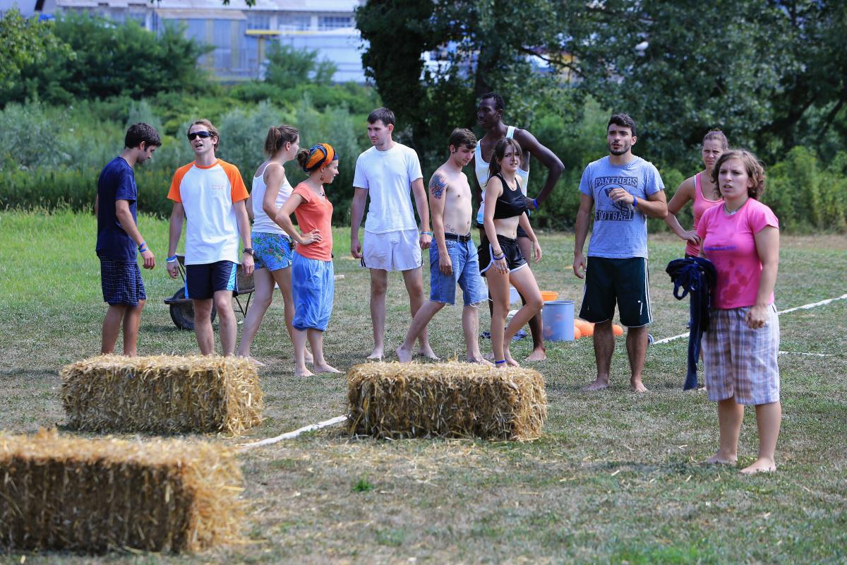 Udeleženci izmenjave so pripravili vaške igre sredi mesta. Foto: Goran Rovan