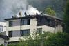 Foto: Strela zažgala ostrešje hiše pod Golovcem, toča v Posavju