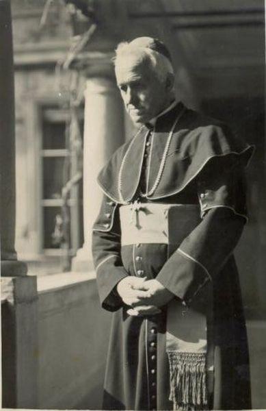 Anton Bonaventura Jeglič, ljubljanski škof. Njegova vloga v primeru vodiške Johance še ni dovolj pojasnjena.