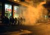 Foto: Protifašistični shod v Atenah zanetil nasilje