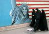 Presenetljiva odstranitev protiameriških plakatov v Teheranu