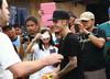 Foto: Prizadete Filipine obiskal tudi dobrodelni Justin Bieber