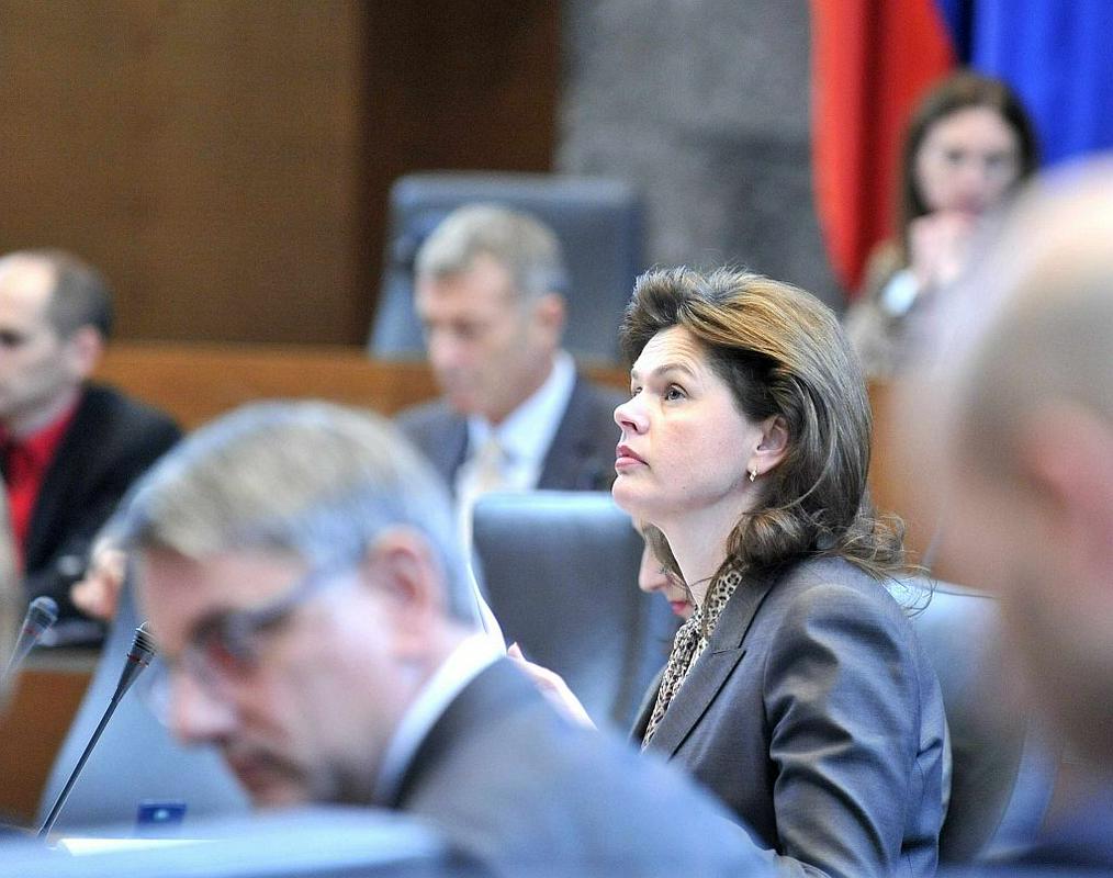Alenka Bratušek odstopa, a vlada bo opravljala tekoče posle do imenovanja naslednje. Foto: BoBo
