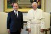 Hollande na obisku pri papežu, francoska prva dama pripravlja kovčke za Indijo