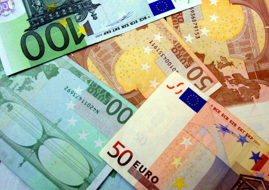 Korupcija evropsko gospodarstvo vsako leto stane 120 milijard evrov. Foto: BoBo