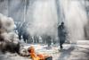 Foto in video: Protestnike v Tuzli policija razgnala s solzivcem, 130 ranjenih