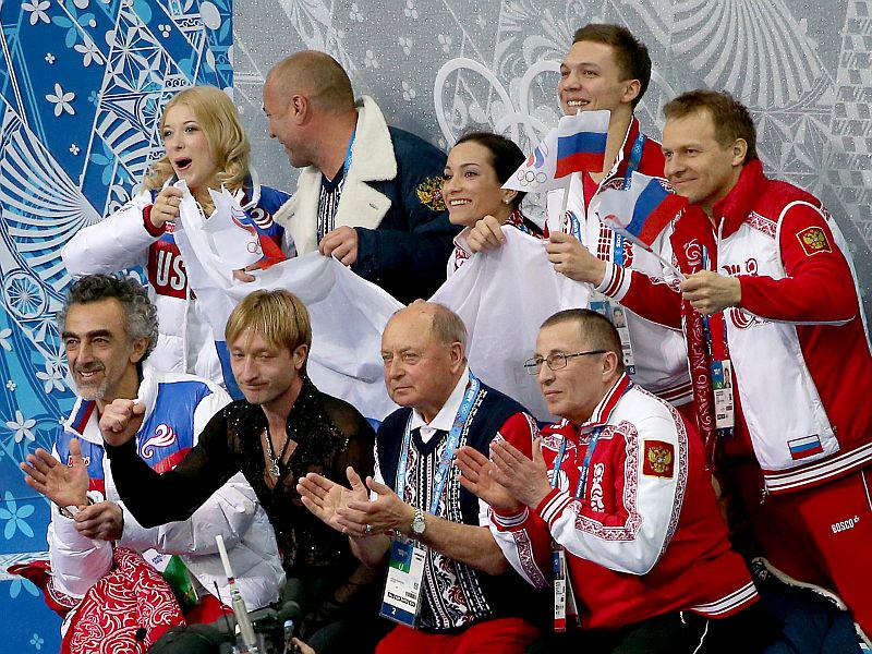 Rusija je na ekipni tekmi v umetnostnem drsanju prepričljivo in pričakovano osvojila zlato kolajno. Foto: EPA