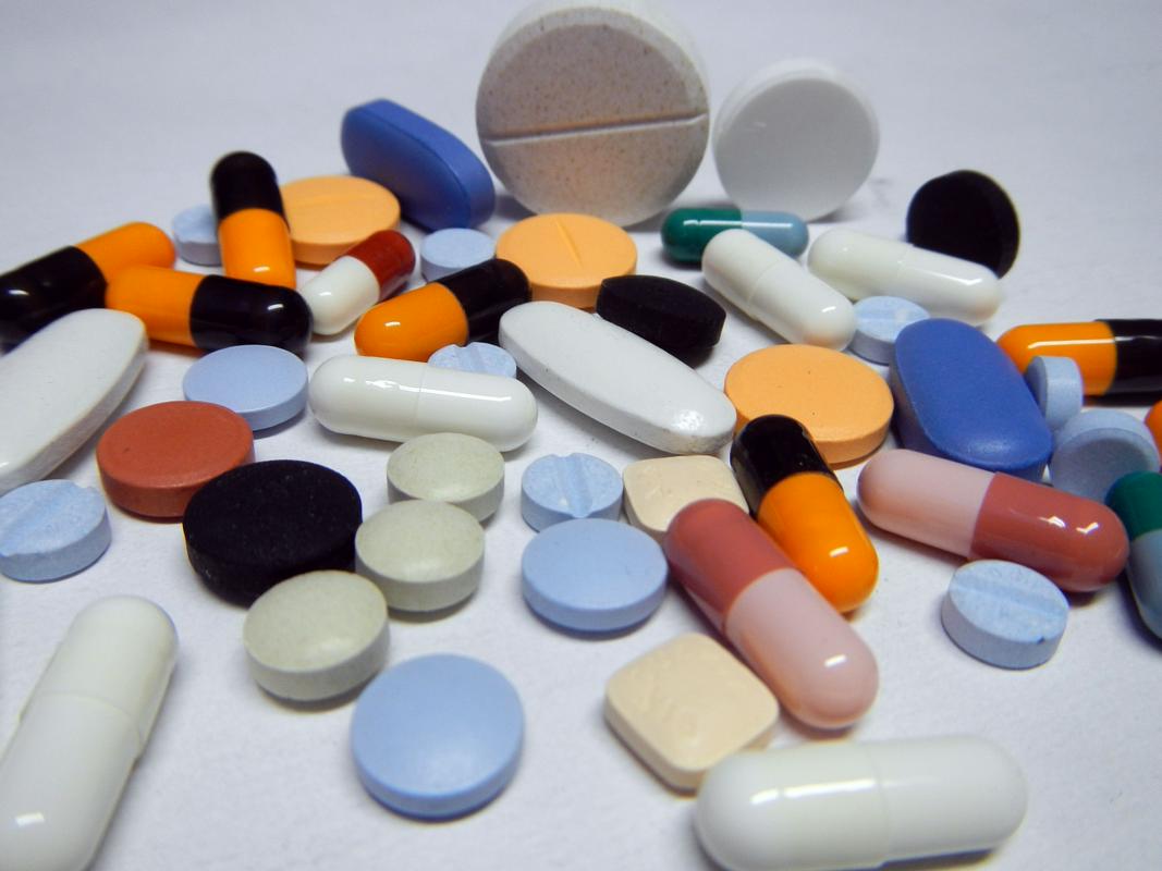 Vse več hkrati predpisanih zdravil onemogoča učinkovito običajno preverjanje stranskih učinkov kombinacije zdravil. Foto: BoBo