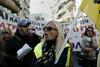 Grški učitelji zasedli pisarne ministrstva za reforme