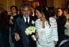 Andrea Bocelli po 12 letih popeljal svoje dekle pred oltar