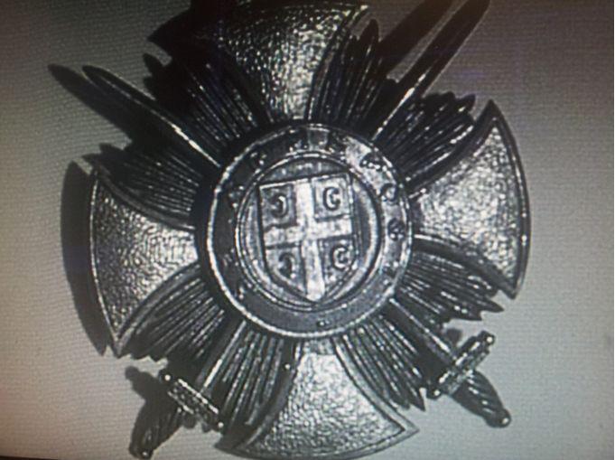 Odlikovanje 'Karadžordževa zvezda z meči' je bilo podeljeno redkim Slovencem.