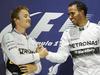 Video: Hamilton zadržal Rosberga in slavil v Manami
