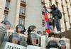 Protestniki razglasili republiko Doneck - ponovitev krimskega scenarija še na vzhodu