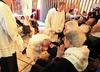Foto: Papež na veliki četrtek umil noge invalidom