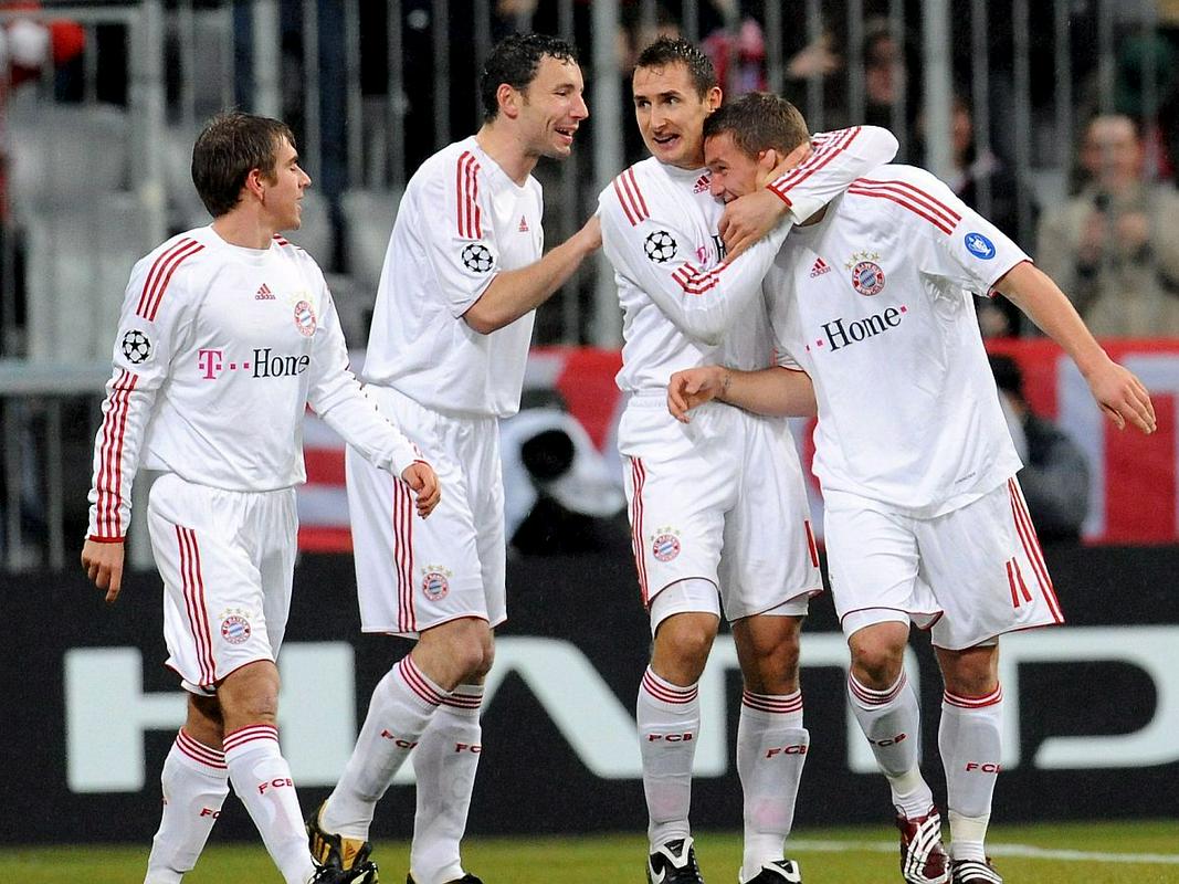 Nogometaši Bayerna so leta 2009 po rekordni zmagi z 12:1 nato v četrtfinalu izpadli proti Barceloni s 5:1. Foto: EPA