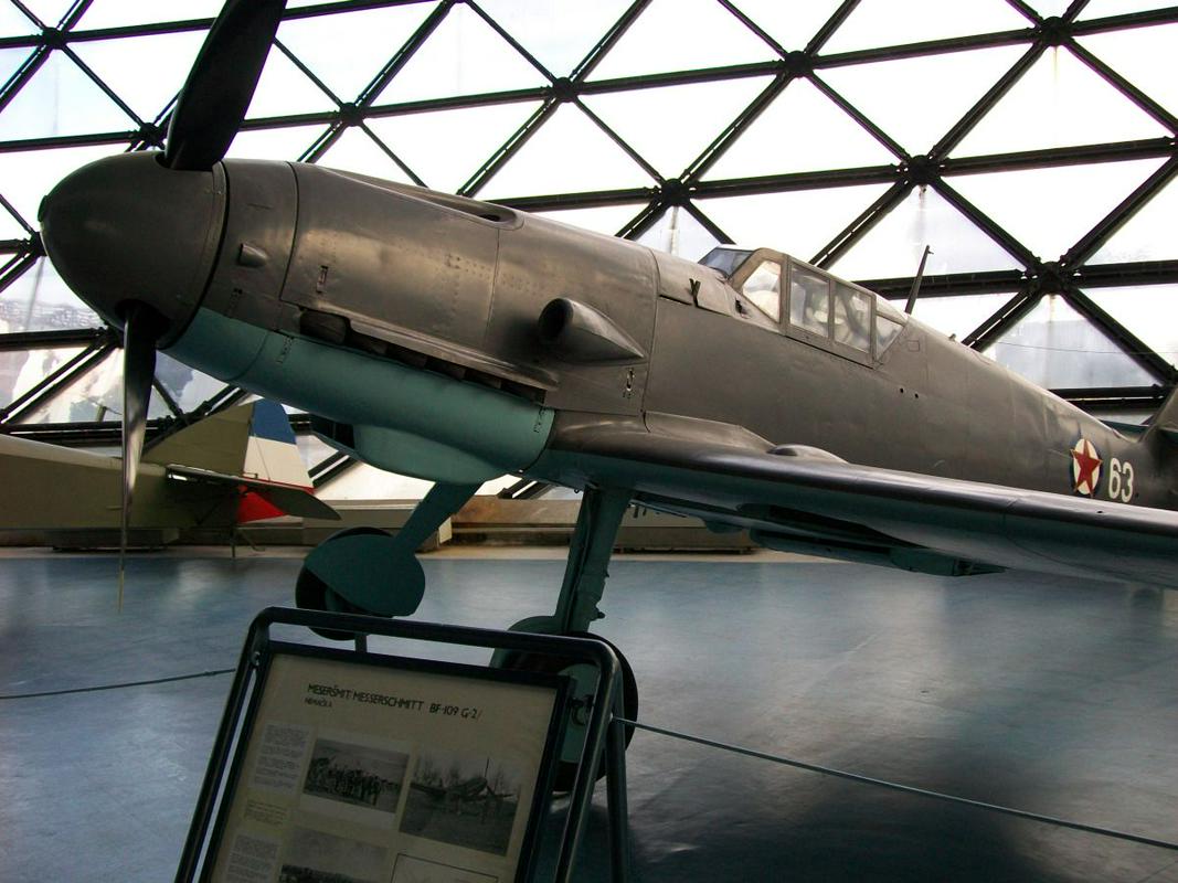 Messerschmitt Bf-109, iz druge polovice tridesetih let. Hrani Muzej letalstva Beograd.