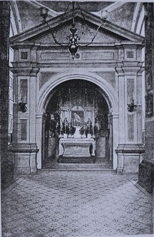 Stara kapela v brezjanski cerkvi sv. Vida z oltarjem in sliko Marije pomagaj.