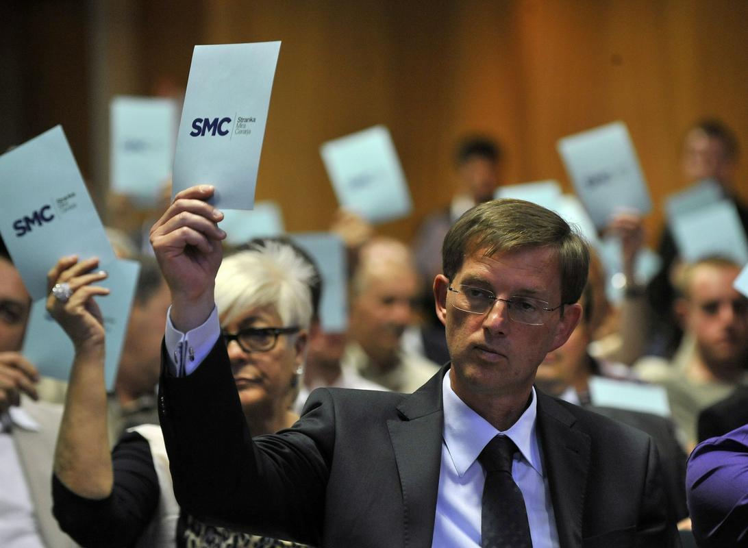 Political analysts cautioned that it was too soon to predict whether Cerar's SMC party would lead the next government because its support remains untested and the poll showed that about one in five voters remains undecided. Foto: BoBo