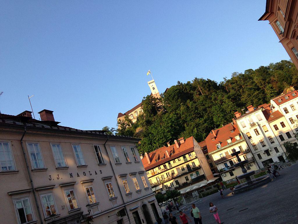Največ prebivalcev živi v glavnem mestu Slovenije. V Ljubljani je tako na dan 1. 7. 2014 živelo 277.554 prebivalcev Slovenije. Foto: MMC RTV SLO
