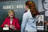 Je Hillary Clinton s knjižno turnejo že začela predsedniško kampanjo?