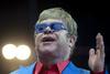 Elton John: Jezus bi podprl gejevske poroke med duhovniki