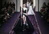 Foto: Versace v znamenju visokih razporkov ali sindrom Angelinine noge se nadaljuje