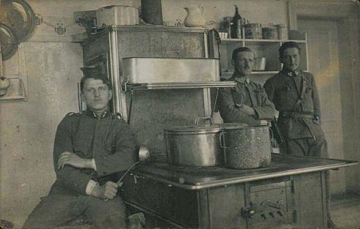 Kuhinja pri Sv. Ani pod Ljubeljem (1918-1919). Foto: www.dlib.si