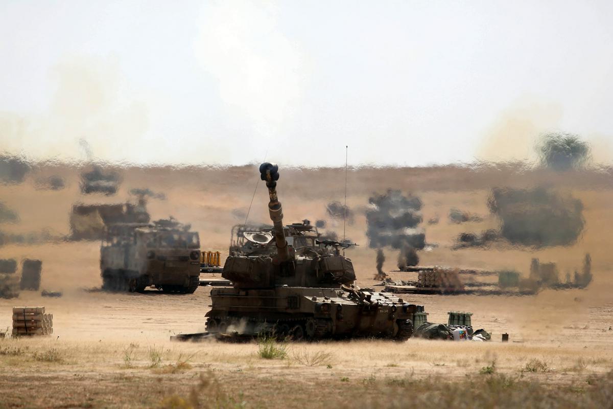 Izrael obstreljuje Gazo iz zraka, kopnega in morja. Foto: EPA