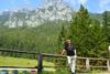 Upokojena zakonca Rozman skrbita za zadovoljne planince v Krmi