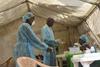 Pobegla bolnica, okužena z ebolo, umrla