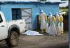 Ebola omrtvila Zahodno Afriko, ZDA sprejele prvega pacienta