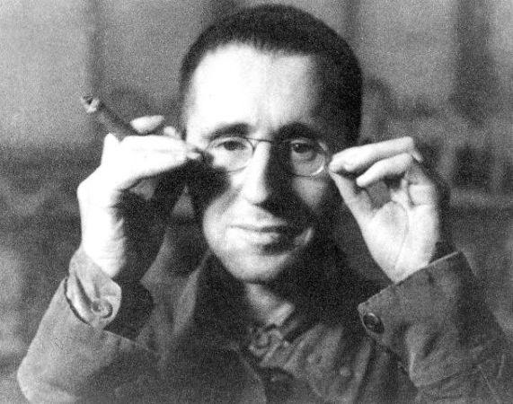 Za dela Bertolta Brechta je značilno zavračanje iluzije. Foto: EPA