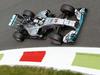 Hamilton na obeh petkovih treningih pred Rosbergom