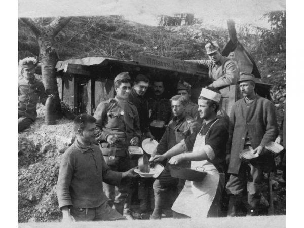 Oficirska kuhinja 2. stotnije 27. domobranskega pehotnega polka iz Ljubljane v Koritnici pri Bovcu 15. januarja 1916