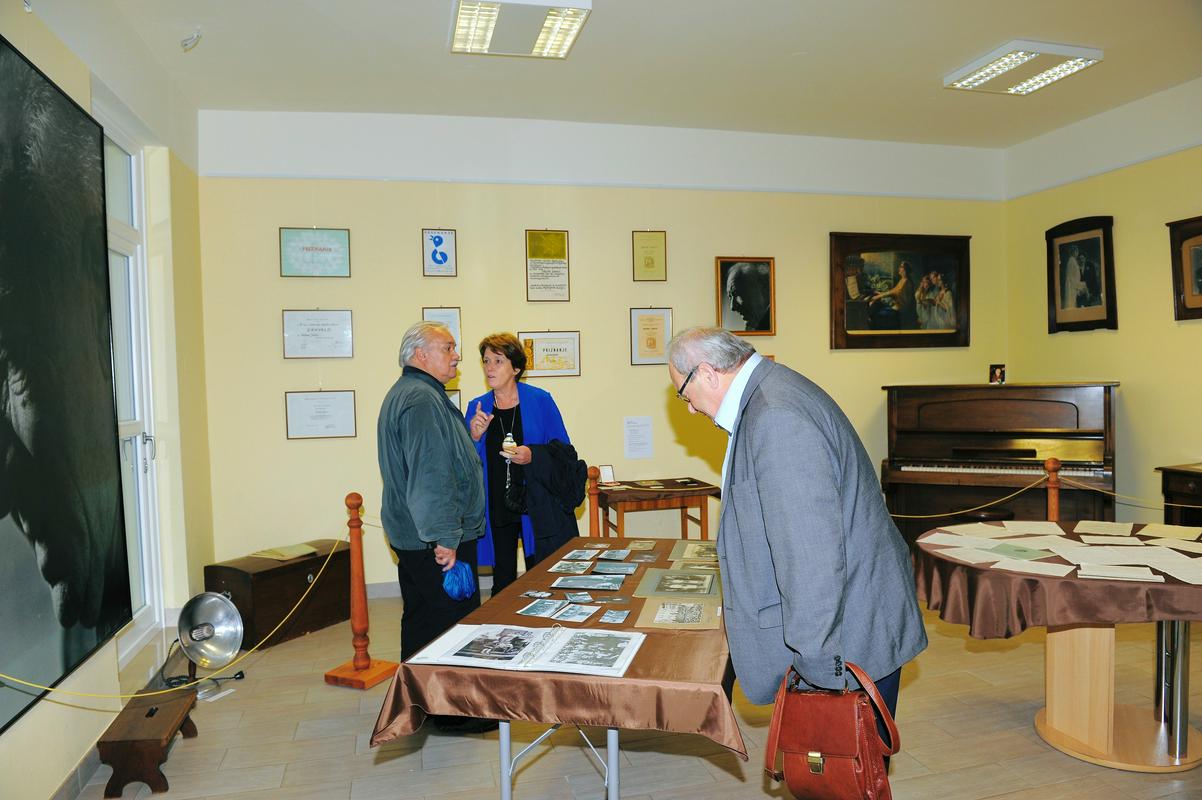 Ob 120-letnici Jobstovega rojstva in 100 letnici postavitev orgel so Žirovci pripravili tudi lepo razstavo, ki je na ogled še do nedelje 28. septembra.