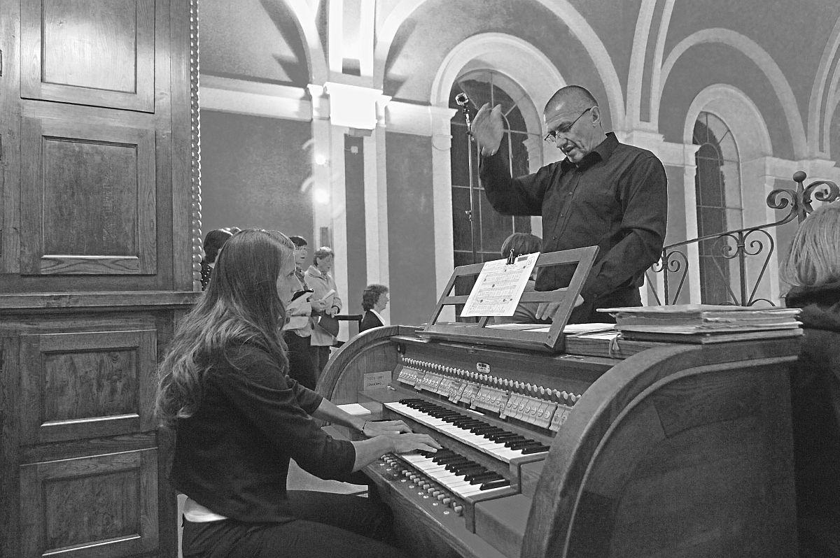 Milavčeve žirovske orgle imajo dva igralnika in so veljale za najboljše v Sloveniji.