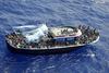 Ciprske oblasti rešujejo tavajočo ladjo s 300 begunci