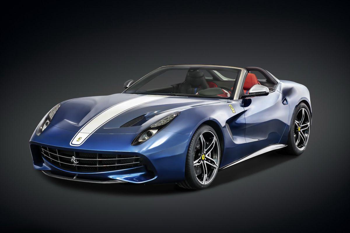 Voznik lahko streho zapre do hitrosti 120 km/h. Foto: Ferrari