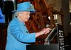 Foto: Kraljica Elizabeta II. prvič tvitnila!