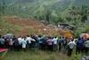 Foto: Zemeljski plaz v Šrilanki pokopal sto ljudi