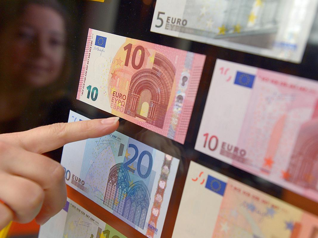 V primerjavi z januarjem 2008 se je minimalna plača v vseh državah zvišala, izjema sta bili Grčija, kjer se je znižala za 14 odstotkov, in Irska, kjer je ostala nespremenjena. Foto: EPA