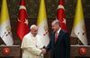 Papež v Turčiji pozval h končanju agresije v Siriji in Iraku