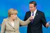 Angela Merkel stopila na prste Cameronu