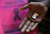 HIV postaja manj smrtonosen in manj nalezljiv