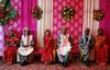 Indijski bogataš pomagal do poroke 251 revnim dekletom