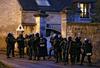 Francoski policisti v mrzličnem lovu na osumljence za napad v Parizu