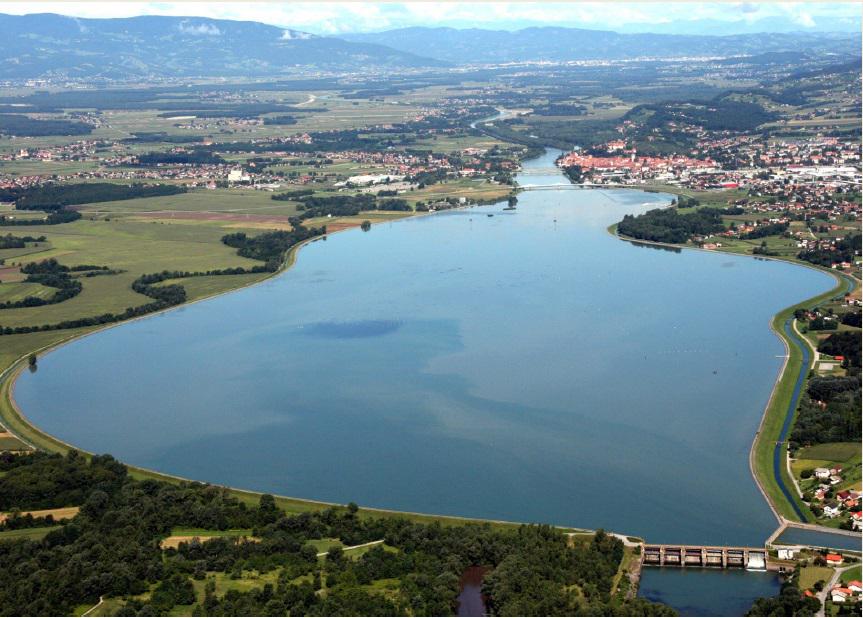 The water surface of Lake Ptuj covers 346 hectares, on the widest spot it measures 1.2 kilometres, and its largest depth is 12 metres. Foto: Danijel Poslek