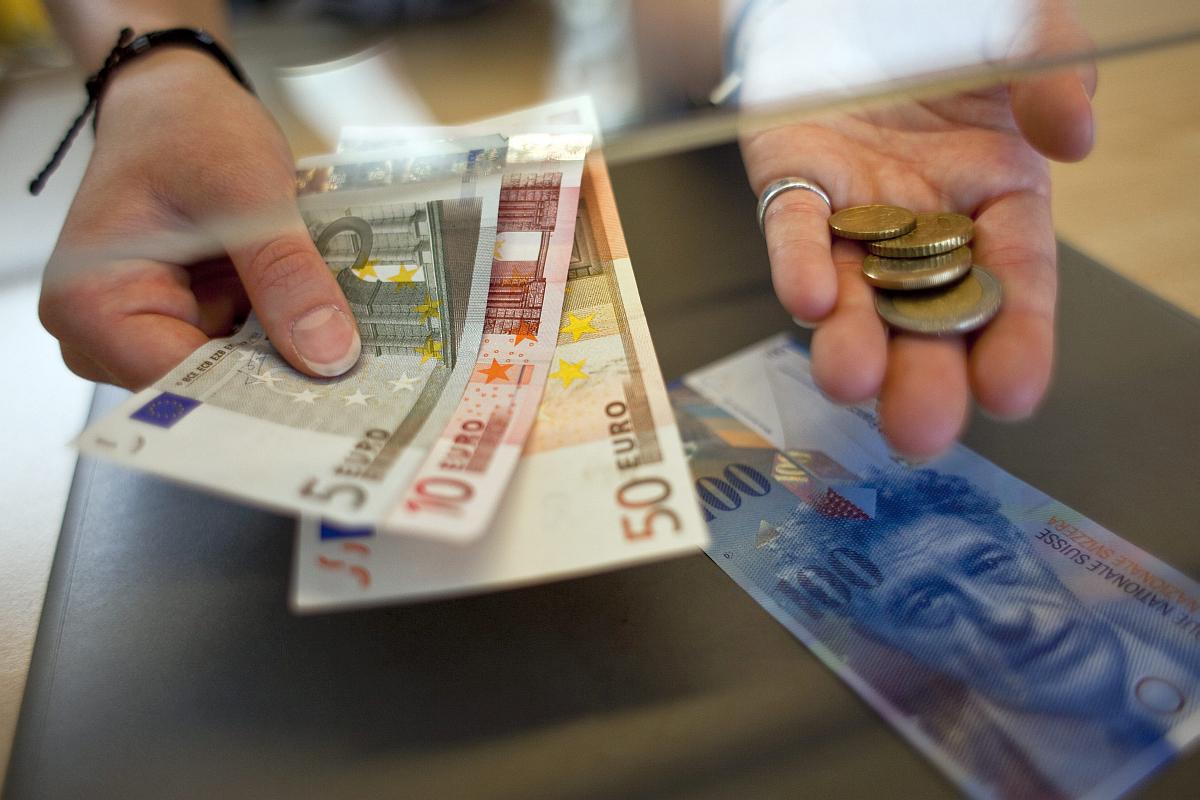 Švicarski franki. Foto: EPA