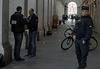 Francija: Aretirali osmerico, osumljeno novačenja skrajnežev