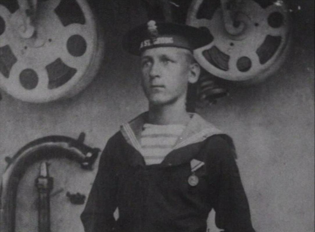 Julius Lupšina v mornariški uniformi med prvo svetovno vojno.